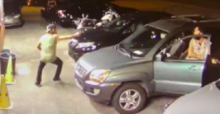 KRVAVI OBRAČUN KOD BARA Pucao na sve što se miče!