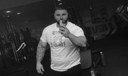 "VOLEO BIH DA SAM UMRO UMESTO TEBE" Srceparajuća poruka brata pokojnog rijaliti učesnika: "Dao sam sve da te spasimo"