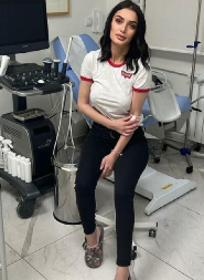 "SILOVAO ME JE SVEŠTENIK" Potresna ispovest rijaliti učesice: "Imao je 58, a ja 12 godina"