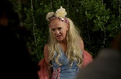 POLICIJA JOJ PRONAŠLA SEKIRU U TORBI Šok potez naše pevačice, dva meseca ju je nosila sa sobom, a onda...