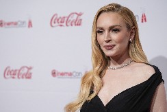 NI TRUNKE ŠMINKE, ŽENA BLISTA Čuvena glumica na pragu pete decenije izgleda duplo mlađe, kune se u ove proizvode