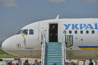 ZELENSKI PREKINUO POSETU NEMAČKOJ, HITNO SE VRATIO U UKRAJINU: Nešto ozbiljno se dešava u Kijevu!