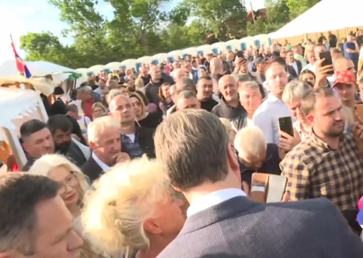 SLIKE SVE GOVORE! Vučić okupio više ljudi pod šatorima u zaječarskim selima nego blokaderi u Beogradu