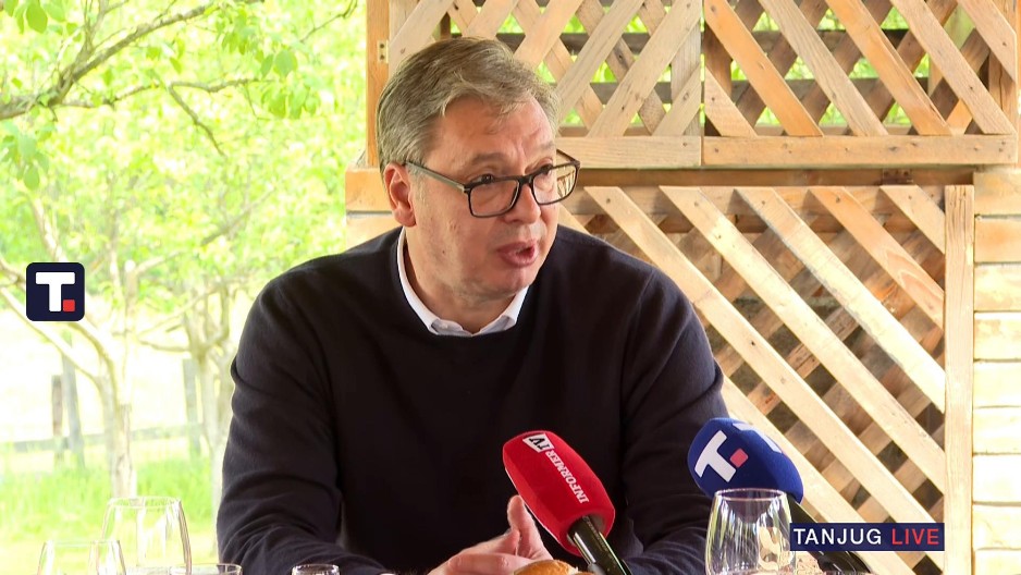 "MOŽEMO IM UPISATI DESETKE, ALI SU IZGUBILI GODINU DANA ŠKOLOVANJA" Vučić odgovorio roditeljima zabrinutim za decu koja mesecima ne idu na nastavu