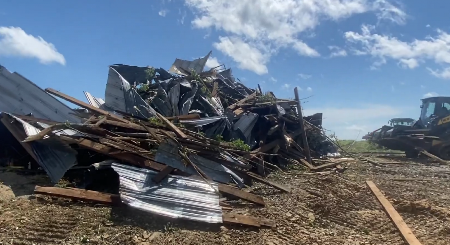 TORNADO CEPA AMERIKU NA DELIĆE, JEDNA OSOBA POGINULA! Zbog oluje Trampov avion kružio sat vremena (FOTO/VIDEO)