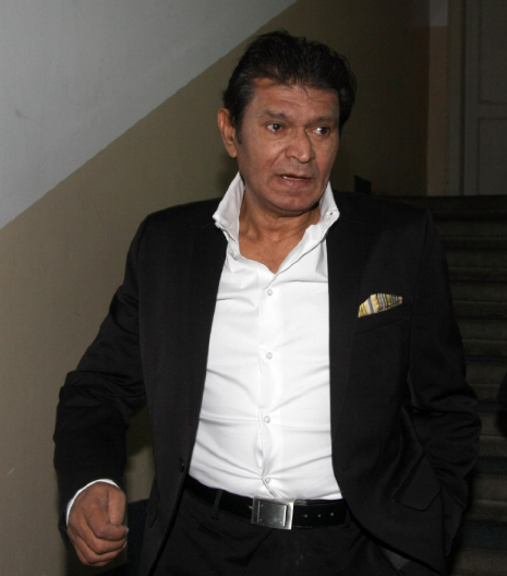 "POKIDAO JE SVE CEVČICE SA VRATA" Sinanova ćerka na dan godišnjice smrti objavila potresnu fotografiju iz bolnice, ovako je proveo poslednje dane (FOTO)