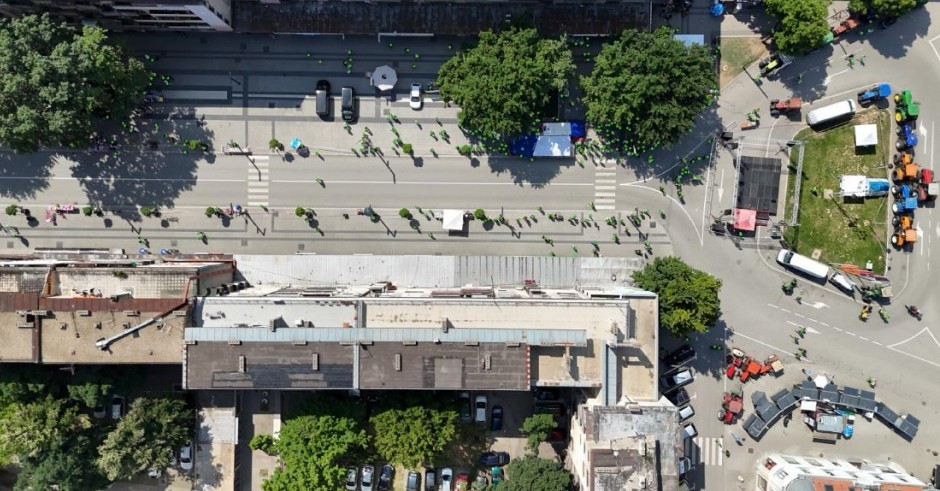 BEDAN ODZIV BLOKADERA U POŽAREVCU Sad kreću da blokiraju Beograd, dobili su dnevnicu i nastavili dalje!