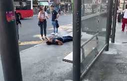 BLOKADERI SE POMAKLJALI MEĐU SOBOM ZBOG PIVA Pala je krv, reagovala policija! NAROD UZNEMIREN, TO SU I HTELI! NASILJE! (FOTO)