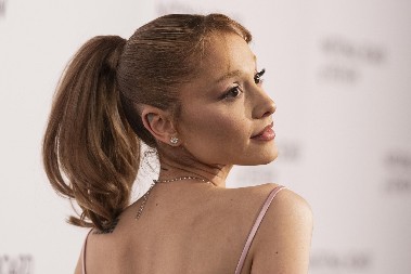 ARIJANA GRANDE I ROBERT DE NIRO USKORO ZAJEDNO NA VELIKOM PLATNU Najavljena je filmska poslastica - evo kada se očekuje premijera