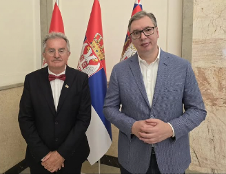 VUČIĆ SA SRPSKIM AMBASADOROM U CRNOJ GORI Pozvao sam ga na važan sastanak