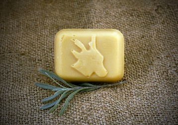 Željko je imao samo bakin recept, danas ozbiljan biznis: Proizvode 10.000 ovih sapuna mesečno