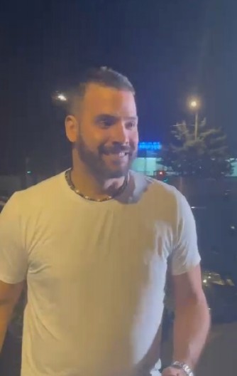 TRUDNA ALEKSANDRA KOD KUĆE, A FILIP SE OVAKO PONAŠA BEZ NJE Ušao na slavlje kod pevača, pa odmah uradio ovo (VIDEO)