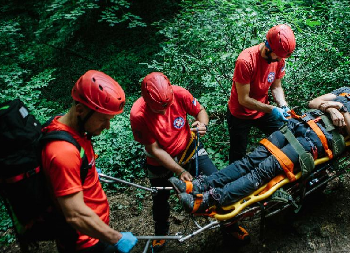 ČETIRI SATA IZVLAČILI POVREĐENOG REKREATIVCA IZ KANJONA TRIBUĆE Uspešna akcija Gorske službe Valjevo