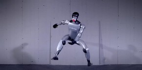 ROBOT PODIVLJAO I IZGUBIO KONTROLU Sve se desilo bez upozorenja - ljudi se sklanjali u panici