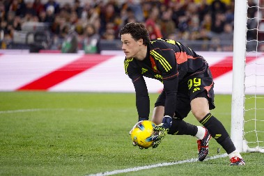 VELIKANI KUCAJU NA VRATA SRBINA Ne igra za "orlove", ali ga čega transfer karijere