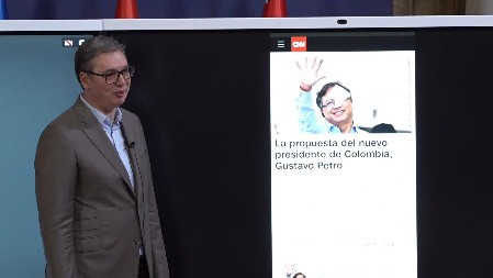 PREDSEDNIK SRBIJE PROČITAO PORUKE SA SKAJA ZVICERA I ADVOKATA LAZAREVIĆA: "Molim tužilaštvo da me obavesti da li je preduzelo određene radnje prema ovim licima"