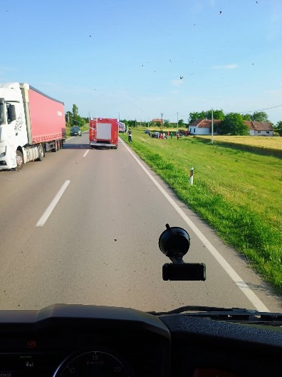 TEŠKA TRAGEDIJA KOD KIKINDE! Poginula žena u saobraćajnoj nesreći (FOTO)