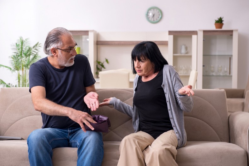 VIC DANA Mujo i Fata započeli svađu oko neke sitnice, i postaje sve žučnije i glasnije....