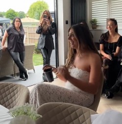 RADOVALA SE SVOM VENČANJU, KUME JE GRUBO IZDALE Pazite šta su napravile s porukama njenih bivših