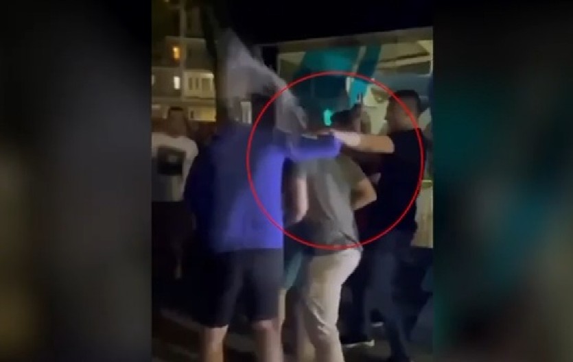 POGLEDAJTE USPORENI SNIMAK NAPADA NA MILOŠA PAVLOVIĆA: Ovako je započelo brutalno iživljavanje blokadera foteljaša u Studenjaku (VIDEO)