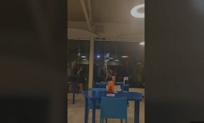 KAO IZ HOROR FILMA: Blokaderi kao "nacistički zombiji" opkolili studenta Miloša  (VIDEO)