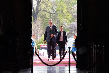 BLOKADERSKI BOLESNICI POZIVAJU NA STRELJANJE VUČIĆA I BRNABIĆKE: “Čaušesku scenario” kao nova “demokratska norma” opozicije!