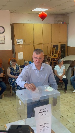 GLASAO VLADIMIR VIDENOVIĆ Kandidat liste "Ne damo Srbiju - Aleksandar Vučić" na izborima u Zaječaru (FOTO/VIDEO)
