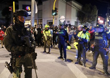 DRUŠTVENIM MREŽAMA SE ŠIRE NOVI SNIMCI SA MESTA ZLOČINA Cela Kolumbija na nogama, reagovali i iz SAD (FOTO/VIDEO)