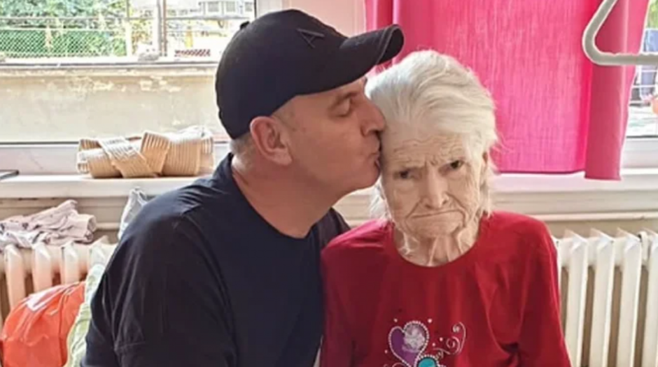 MAJKA MILANA MILOŠEVIĆA USTALA IZ BOLNIČKOG KREVETA! Bila u komi, mesecima bila na ivici smrti i nije prepoznavala sina (FOTO)