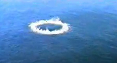 U CELOM SVETU SE POJAVLJUJU ČUDNI KRUGOVI U MORIMA I OKEANIMA Neverovatno otkriće zbunilo ljude - da li je ovo moguće?
