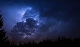 SINOĆ MAGIJA NA NEBU, MUNJE SU PARALE OBLAKE Sada je RHMZ objavio NOVO UPOZORENJE (FOTO)