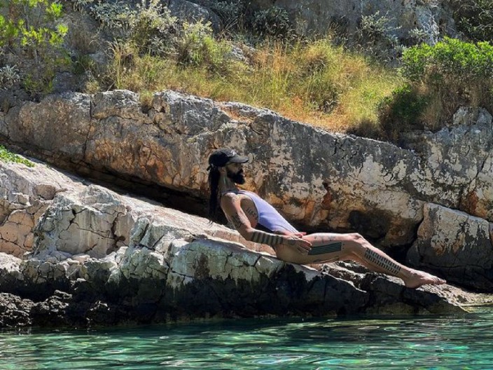 "NEDUŽNU SU JE UBILI NA KUĆNOM PRAGU, GLEDAO SAM LEŠEVE..." Jeziva sudbina našeg pevača slama srca, ovo su detalji tragedije