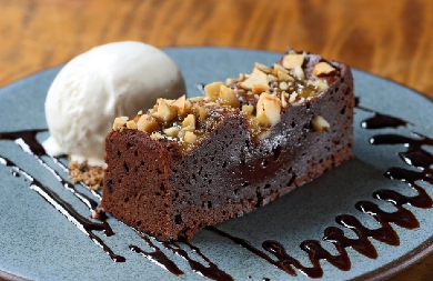 ČOKOLADNE ŠTANGLE SA ORASIMA Božanstveni kolač nestaće sa stola brzinom svetlosti