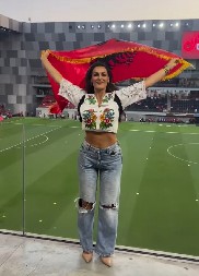 RAT ALBANACA Savez zahvaljuje policiji, političari jedni drugima vade oči, a najveću buru digla starleta - samo je pozvala...