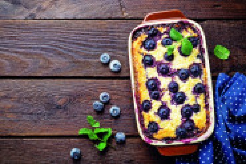 KLAFUTI SA BOROVNICAMA Kolač savršen za vrele dane, osvežiće vas u trenu