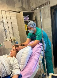 NAŠ PEVAČ BIO NA POROĐAJU SA ŽENOM! Oglasio se iz porođajne sale: "Očevima je mesto tu i treba da vide sve to"