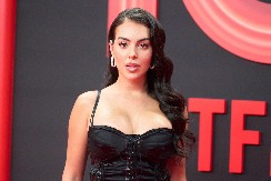 DA LI BISTE JE I VI NOSILE?  Georgina Rodrigez na sebi imala haljinu koju ćete ili obožavati ili mrzeti