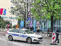 MORNAR ZABIO NOŽ U VRAT ČOVEKU NA STANICI! Detalji krvavog napada u Splitu!