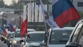 SLAVLJE NA ULICAMA Kolona sa ruskim zastavama usred Srbije, oglasio se Putin(VIDEO)
