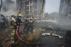 VIŠE OD 20 STUDENATA MEDICINSKOG FAKULTETA POGINULO Novi detalji stravične nesreće pada aviona u Indiji (FOTO/VIDEO)