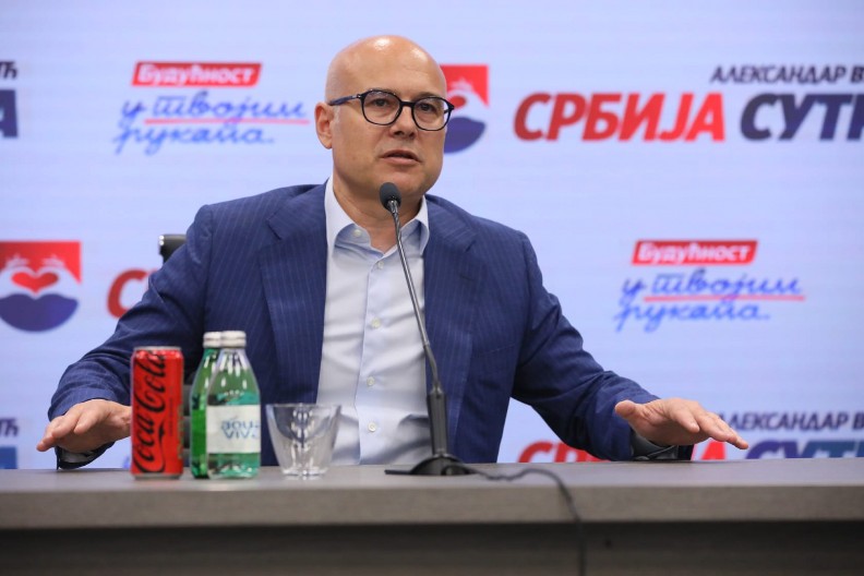 SRPSKA ZASTAVA OD KOJE STREPI KURTIJEV REŽIM Miloš Vučević reagovao na skandaloznu presudu suda u Prištini