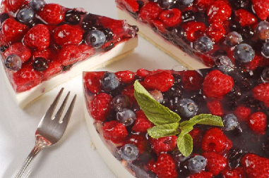 ŠUMSKA VOĆNA TORTA Lagana i osvežavajuća poslastica koja pomera granice dobrog ukusa