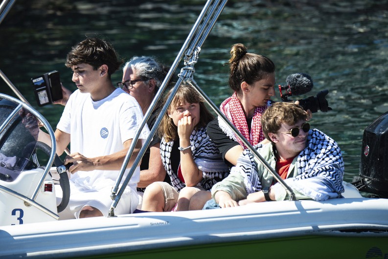 GRETINI DRUGARI OSTAJU IZA REŠETAKA U IZRAELU! Deportacija aktivista odložena nakon izraelskog napada na Iran