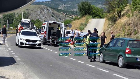 KRV NA ASFALTU: Motociklista i žena teško povređeni ispod Piloreta – Polo im presekao put!