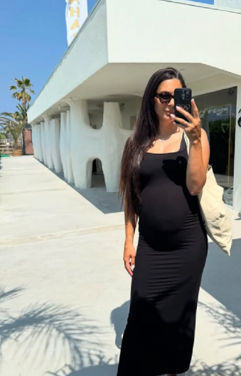 MILICA MANDIĆ U POODMAKLOJ TRUDNOĆI Oduševila izgledom u uskoj haljini, trudnički stomak u prvom planu