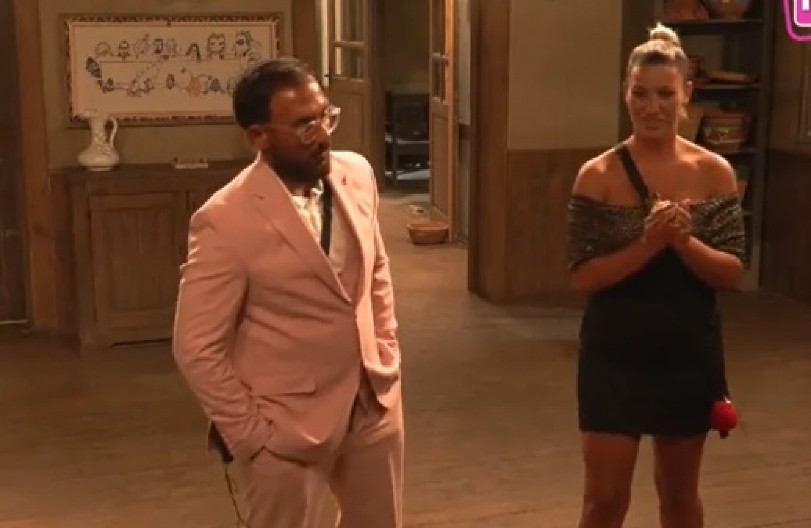 OVA UČESNICA JE ISPALA SA FARME! Samo muškarci ostali, poljubila samo njega i odmah napustila imanje