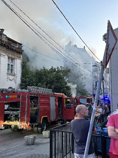 POŽAR KOD HRAMA SVETOG SAVE Vatrogasci se borili sa vatrenom stihijom na Vračaru