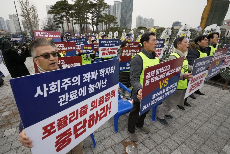 AKTIVISTI SE SMUČILI I KOREJCIMA Vlasti u Seulu razmatraju kako da im dođu glave