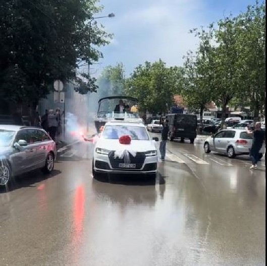 "TRANSFER BLAMA NA MAKSIMUMU!" Venčanje o kom bruji cela Srbija: Mladenci iz Mladenovca stigli gliserom i šokirali goste