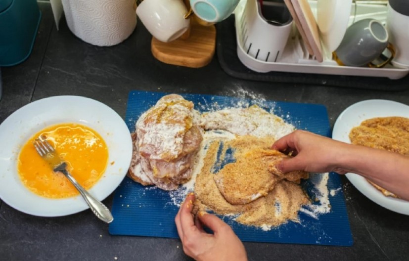 MA KAKVA JAJA, KAKVI BAKRAČI — SAMO OVO Evo kako da spremite pohovano belo meso kao iz bečkih restorana, ovo je ludilo